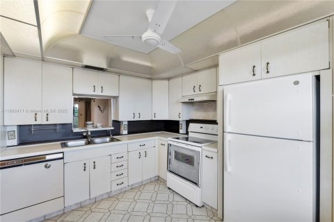 Condominio en venta en Coconut Creek, Florida, 2 dormitorios, 107.4 m2 № 1979356 - foto 7