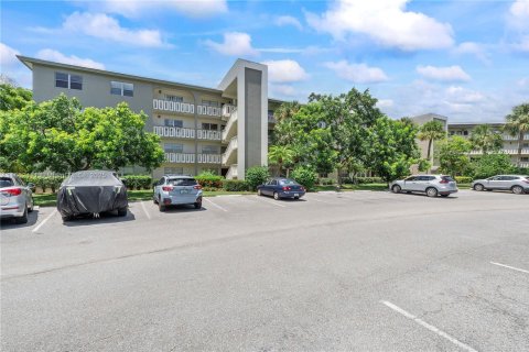 Condominio en venta en Coconut Creek, Florida, 2 dormitorios, 107.4 m2 № 1979356 - foto 1