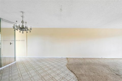 Condominio en venta en Coconut Creek, Florida, 2 dormitorios, 107.4 m2 № 1979356 - foto 13