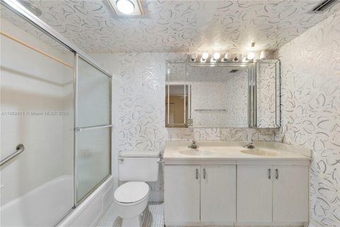 Condominio en venta en Coconut Creek, Florida, 2 dormitorios, 107.4 m2 № 1979356 - foto 20