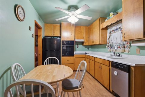 House in Mount Dora, Florida 2 bedrooms, 136.19 sq.m. № 2267040 - photo 12