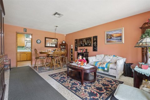House in Mount Dora, Florida 2 bedrooms, 136.19 sq.m. № 2267040 - photo 5