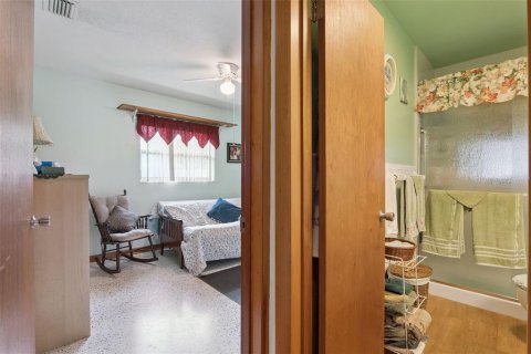 House in Mount Dora, Florida 2 bedrooms, 136.19 sq.m. № 2267040 - photo 20