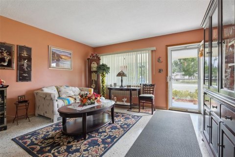 House in Mount Dora, Florida 2 bedrooms, 136.19 sq.m. № 2267040 - photo 3
