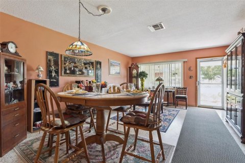 House in Mount Dora, Florida 2 bedrooms, 136.19 sq.m. № 2267040 - photo 6
