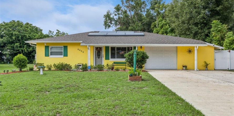 House in Mount Dora, Florida 2 bedrooms, 136.19 sq.m. № 2267040