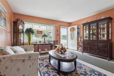 House in Mount Dora, Florida 2 bedrooms, 136.19 sq.m. № 2267040 - photo 4