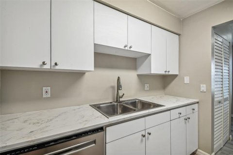 Condominio en alquiler en Tampa, Florida, 2 dormitorios, 89.19 m2 № 1622956 - foto 11