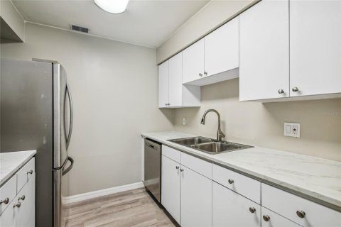 Condominio en alquiler en Tampa, Florida, 2 dormitorios, 89.19 m2 № 1622956 - foto 9