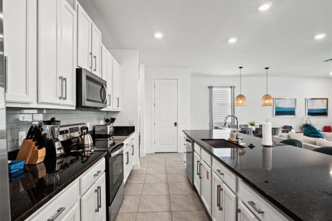 Casa en venta en Kissimmee, Florida, 4 dormitorios, 213.21 m2 № 2385614 - foto 9