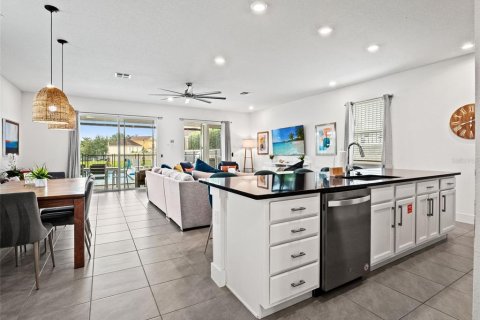 Casa en venta en Kissimmee, Florida, 4 dormitorios, 213.21 m2 № 2385614 - foto 7