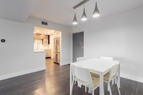 Copropriété à vendre à Plantation, Floride: 2 chambres, 100.33 m2 № 2181862 - photo 5