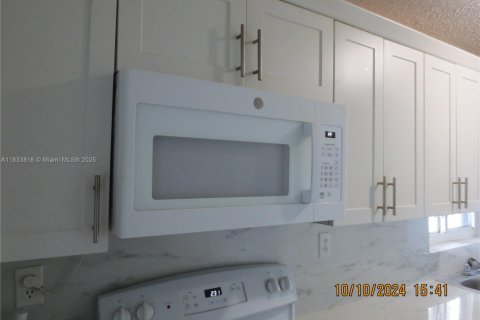 Villa ou maison à louer à Miami, Floride: 3 chambres, 92.9 m2 № 1819711 - photo 5