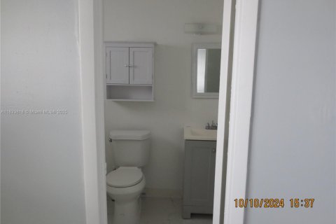 Villa ou maison à louer à Miami, Floride: 3 chambres, 92.9 m2 № 1819711 - photo 10
