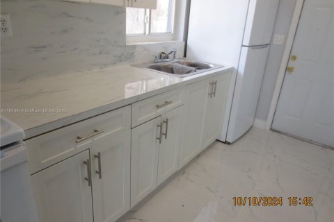 Villa ou maison à louer à Miami, Floride: 3 chambres, 92.9 m2 № 1819711 - photo 6