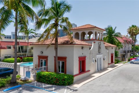 Condominio en venta en Pinecrest, Florida, 1 dormitorio, 65.96 m2 № 1782060 - foto 12