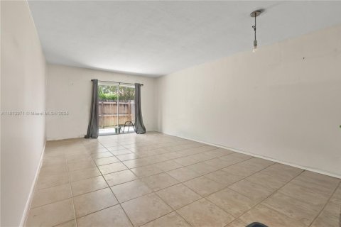 Condominio en venta en Pinecrest, Florida, 1 dormitorio, 65.96 m2 № 1782060 - foto 3