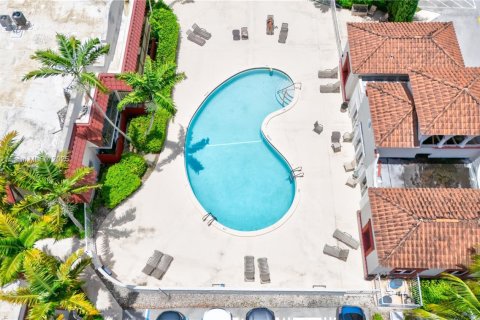 Condominio en venta en Pinecrest, Florida, 1 dormitorio, 65.96 m2 № 1782060 - foto 13