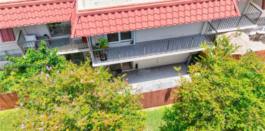 Condominio en Pinecrest, Florida, 1 dormitorio № 1782060