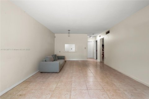 Condominio en venta en Pinecrest, Florida, 1 dormitorio, 65.96 m2 № 1782060 - foto 4