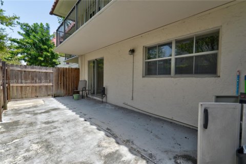 Condominio en venta en Pinecrest, Florida, 1 dormitorio, 65.96 m2 № 1782060 - foto 11