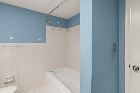 Condominio en venta en Pinecrest, Florida, 1 dormitorio, 65.96 m2 № 1782060 - foto 10