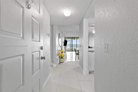 Copropriété à vendre à Oakland Park, Floride: 2 chambres, 104.05 m2 № 1963379 - photo 3