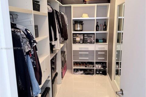 Condo in Sunny Isles Beach, Florida, 3 bedrooms  № 2052031 - photo 17