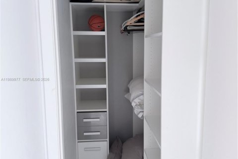 Condo in Sunny Isles Beach, Florida, 3 bedrooms  № 2052031 - photo 13