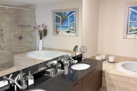 Condo in Sunny Isles Beach, Florida, 3 bedrooms  № 2052031 - photo 8