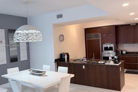 Condo in Sunny Isles Beach, Florida, 3 bedrooms  № 2052031 - photo 18