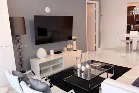 Condo in Sunny Isles Beach, Florida, 3 bedrooms  № 2052031 - photo 3