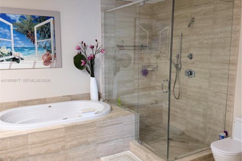 Condo in Sunny Isles Beach, Florida, 3 bedrooms  № 2052031 - photo 7