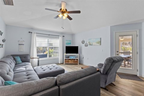 Villa ou maison à vendre à Port Charlotte, Floride: 3 chambres, 177.35 m2 № 2143393 - photo 3