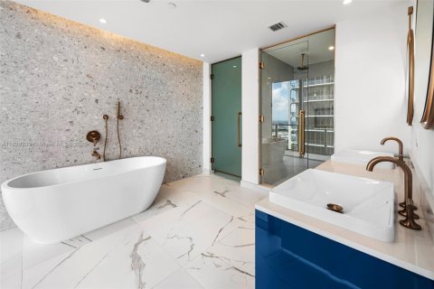 Copropriété à vendre à Miami, Floride: 3 chambres, 191.19 m2 № 1712200 - photo 14