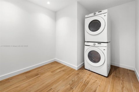 Copropriété à vendre à Miami, Floride: 3 chambres, 191.19 m2 № 1712200 - photo 26
