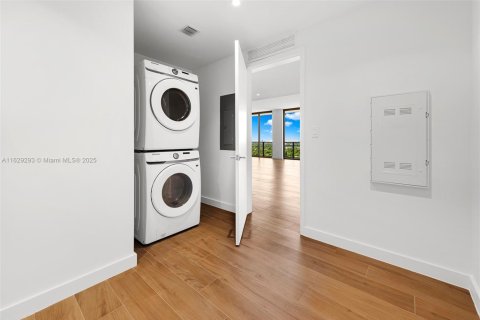 Copropriété à vendre à Miami, Floride: 3 chambres, 191.19 m2 № 1712200 - photo 25