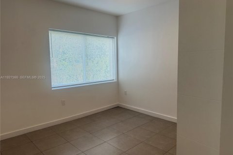 Casa en alquiler en Hollywood, Florida, 3 dormitorios, 92.9 m2 № 2059964 - foto 3