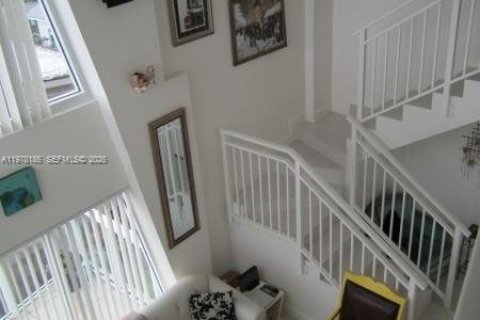 Condo in Miami, Florida, 1 bedroom  № 2042032 - photo 4