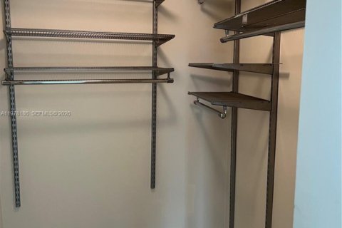 Condo in Miami, Florida, 1 bedroom  № 2042032 - photo 13