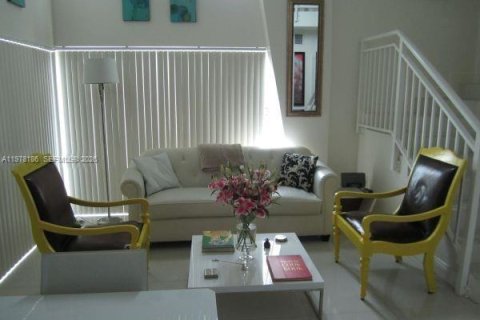 Condo in Miami, Florida, 1 bedroom  № 2042032 - photo 10