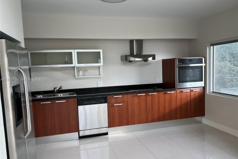 Condo in Miami, Florida, 1 bedroom  № 2042032 - photo 8