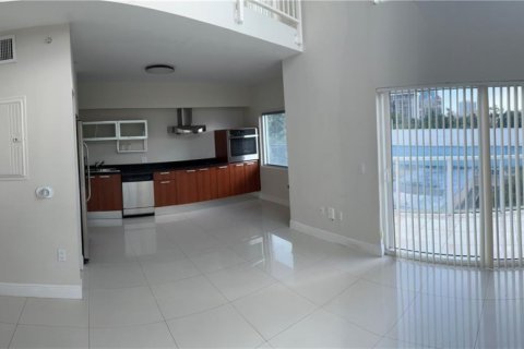 Condo in Miami, Florida, 1 bedroom  № 2042032 - photo 12