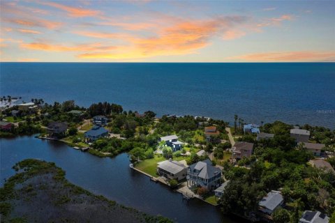 Villa ou maison à vendre à Weeki Wachee, Floride: 3 chambres, 151.9 m2 № 1813694 - photo 10