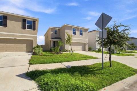 Villa ou maison à vendre à Wesley Chapel, Floride: 4 chambres, 209.96 m2 № 2305877 - photo 2