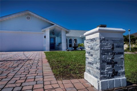 Villa ou maison à vendre à Port Charlotte, Floride: 3 chambres, 167.04 m2 № 1887085 - photo 4