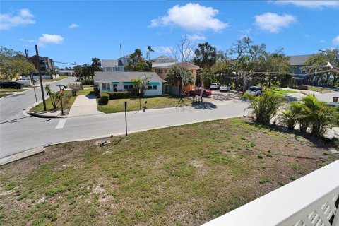 Commercial property in Indian Rocks Beach, Florida 5 bedrooms, 232.81 sq.m. № 1589919 - photo 30