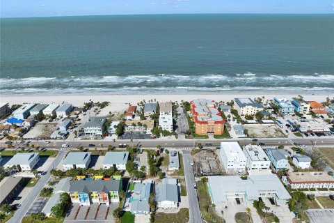Commercial property in Indian Rocks Beach, Florida 5 bedrooms, 232.81 sq.m. № 1589919 - photo 4