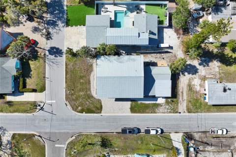 Commercial property in Indian Rocks Beach, Florida 5 bedrooms, 232.81 sq.m. № 1589919 - photo 3