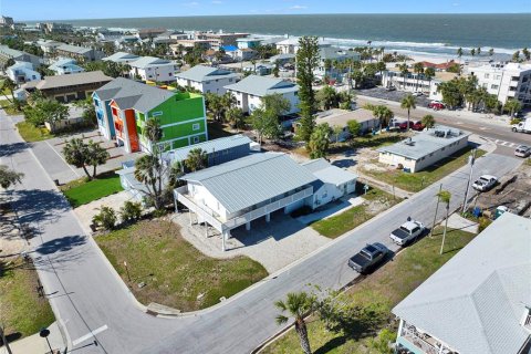 Commercial property in Indian Rocks Beach, Florida 5 bedrooms, 232.81 sq.m. № 1589919 - photo 1